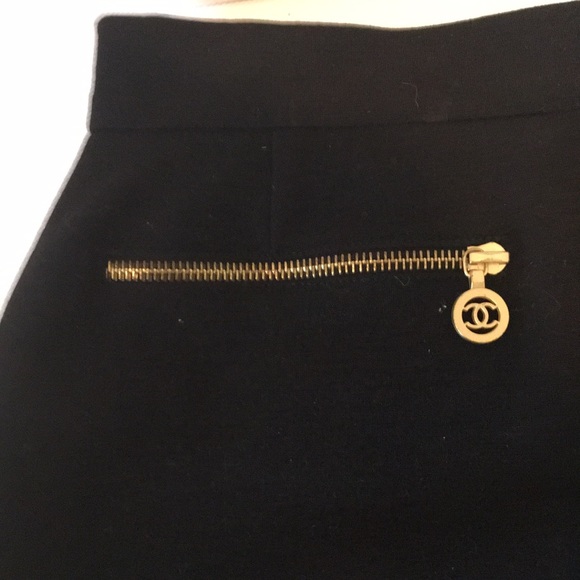 CHANEL 65%wool,spandex,nylon gorgeous pencil skirt - Picture 2 of 11